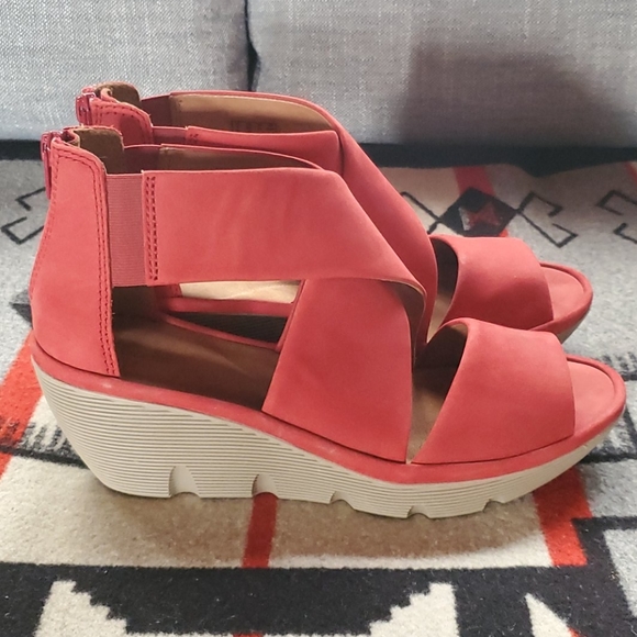 clarks daisy drift wedge sandal